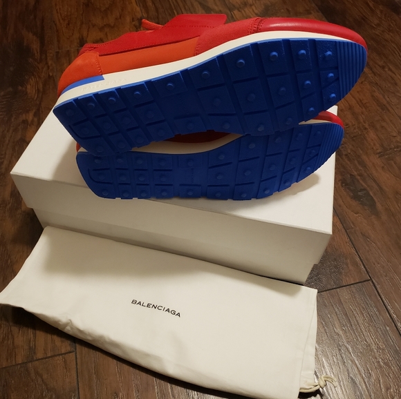 Sneakers main image 4